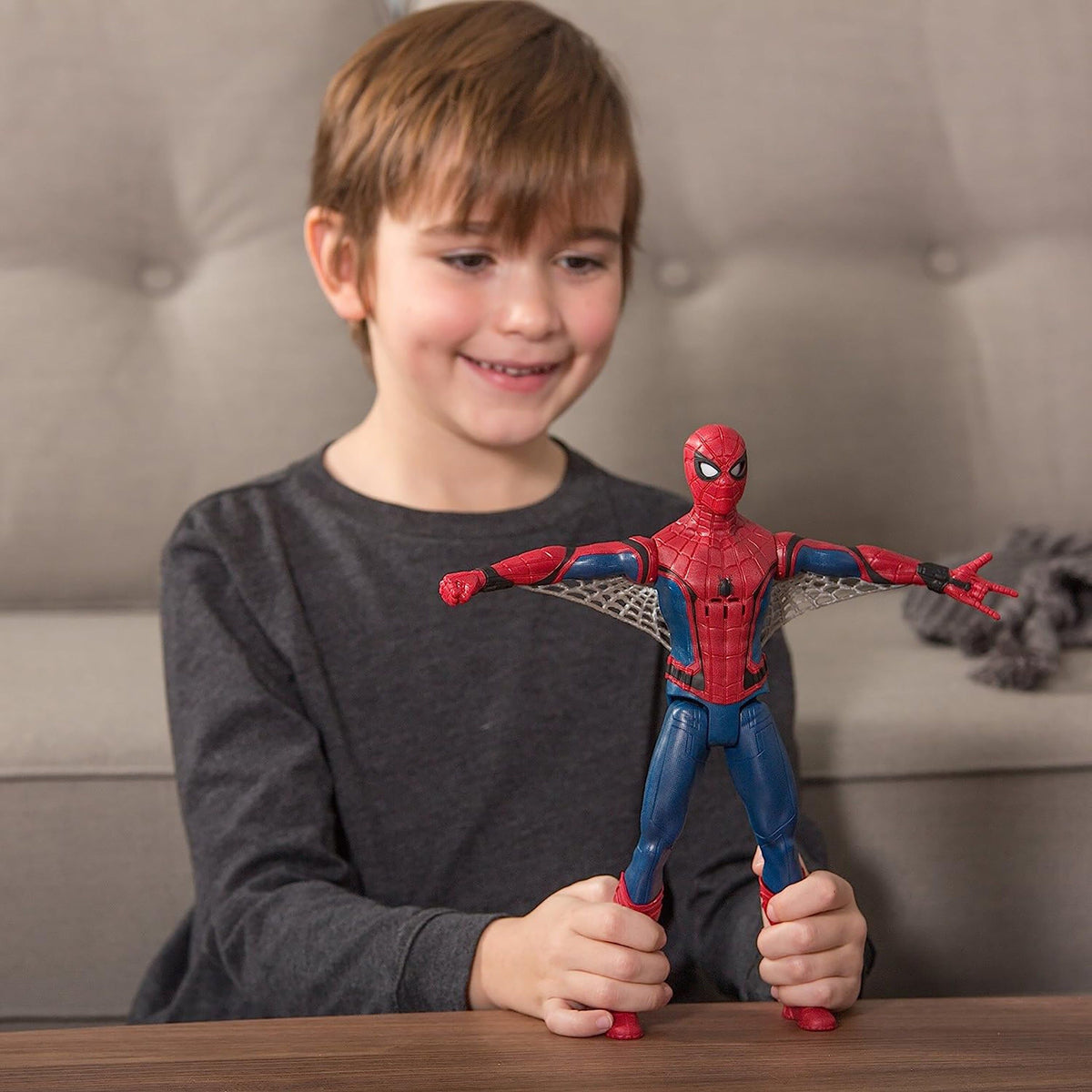 SPIDER-MAN FAR FROM HOME TITAN HERO - GIOCHI DI FANTASIA - GIOCARE IN CASA