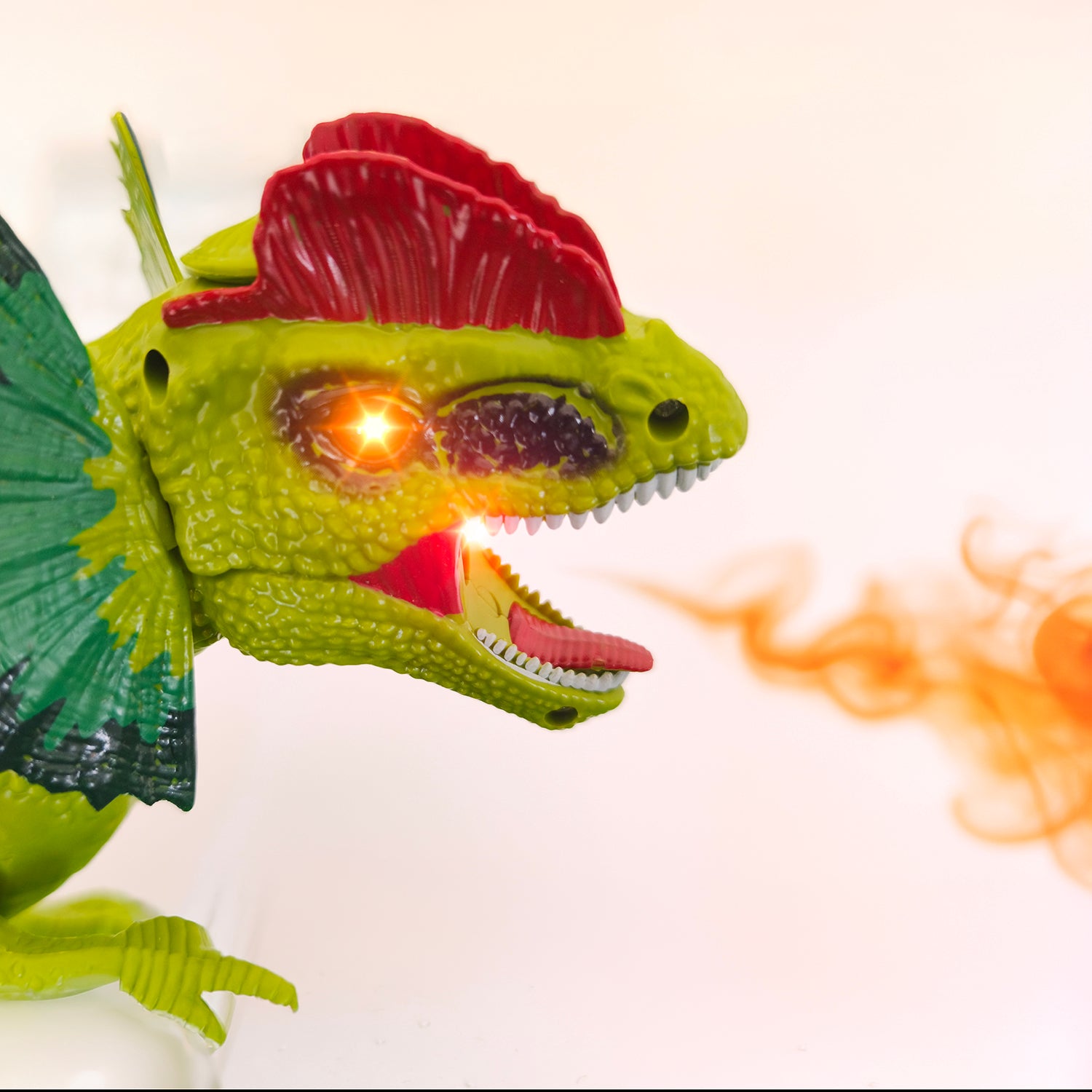 TU GIOCHI - Dinosaur World Dinosauro Radiocomandato con Effetto Spray, Luci e Suoni 5+ Anni