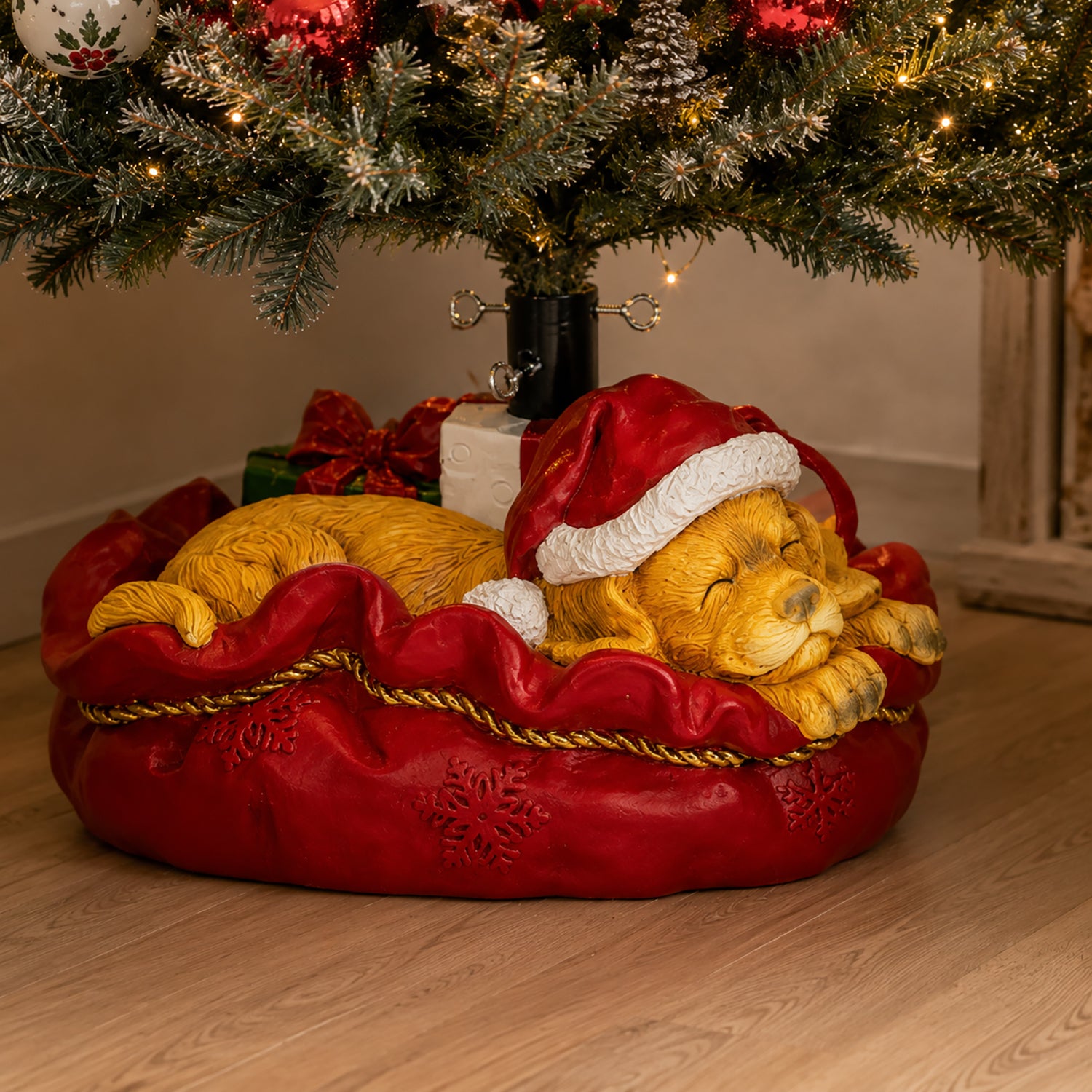 VESTIAMO CASA GRAN NATALE - Base Albero di Natale con Cagnolino e Pacchi Regalo h30 cm
