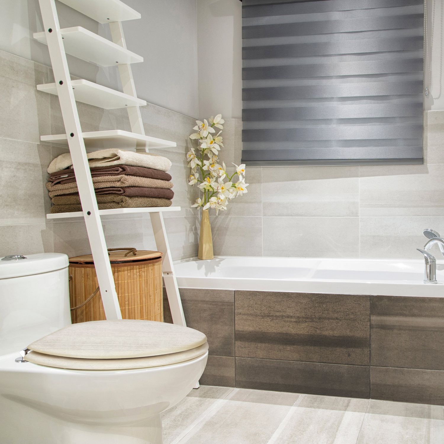 VESTIAMO CASA - Copriwater in legno Rovere Bianco Perla 37x43,4 cm