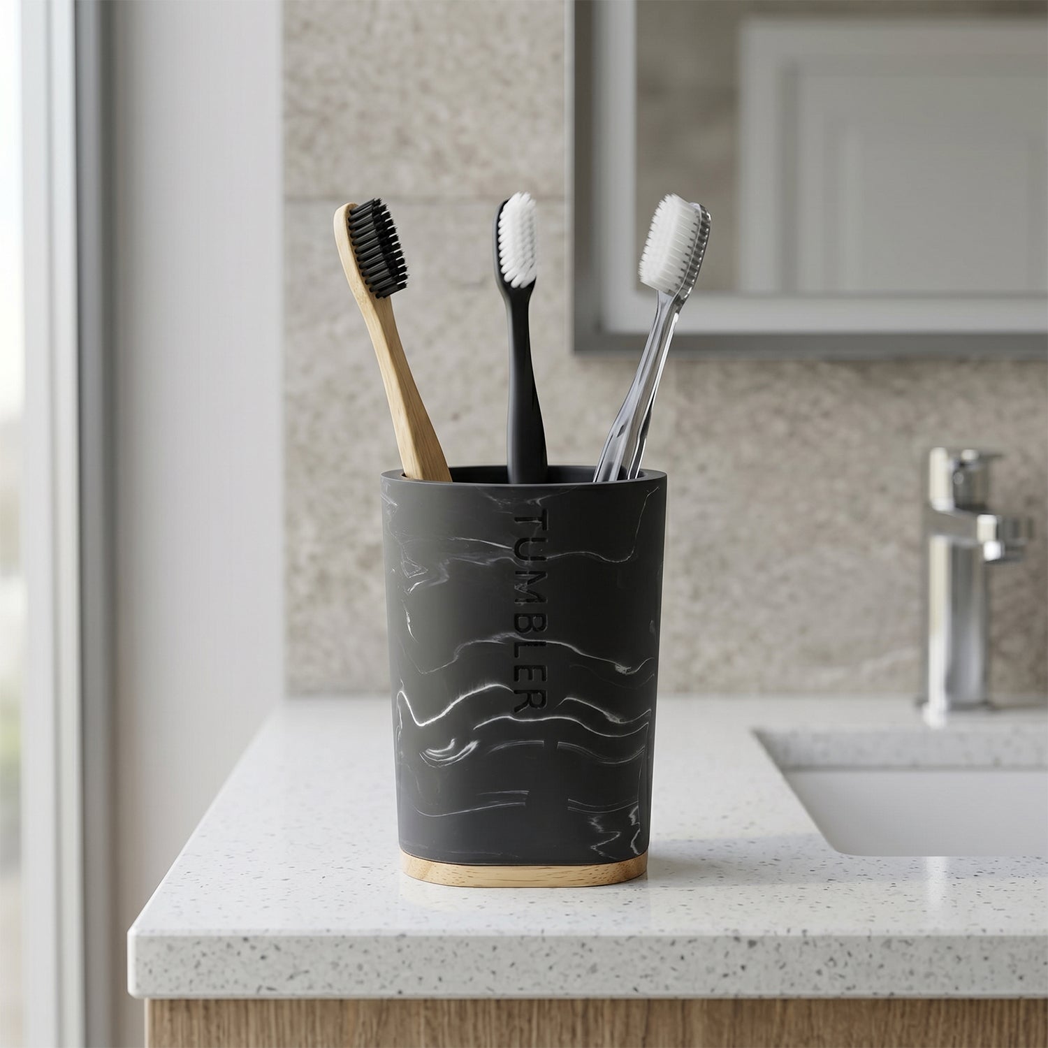 VESTIAMO CASA - Bicchiere Porta Spazzolini in Poliresina Nero Effetto Marmo - h10 cm x diametro 7,5 cm