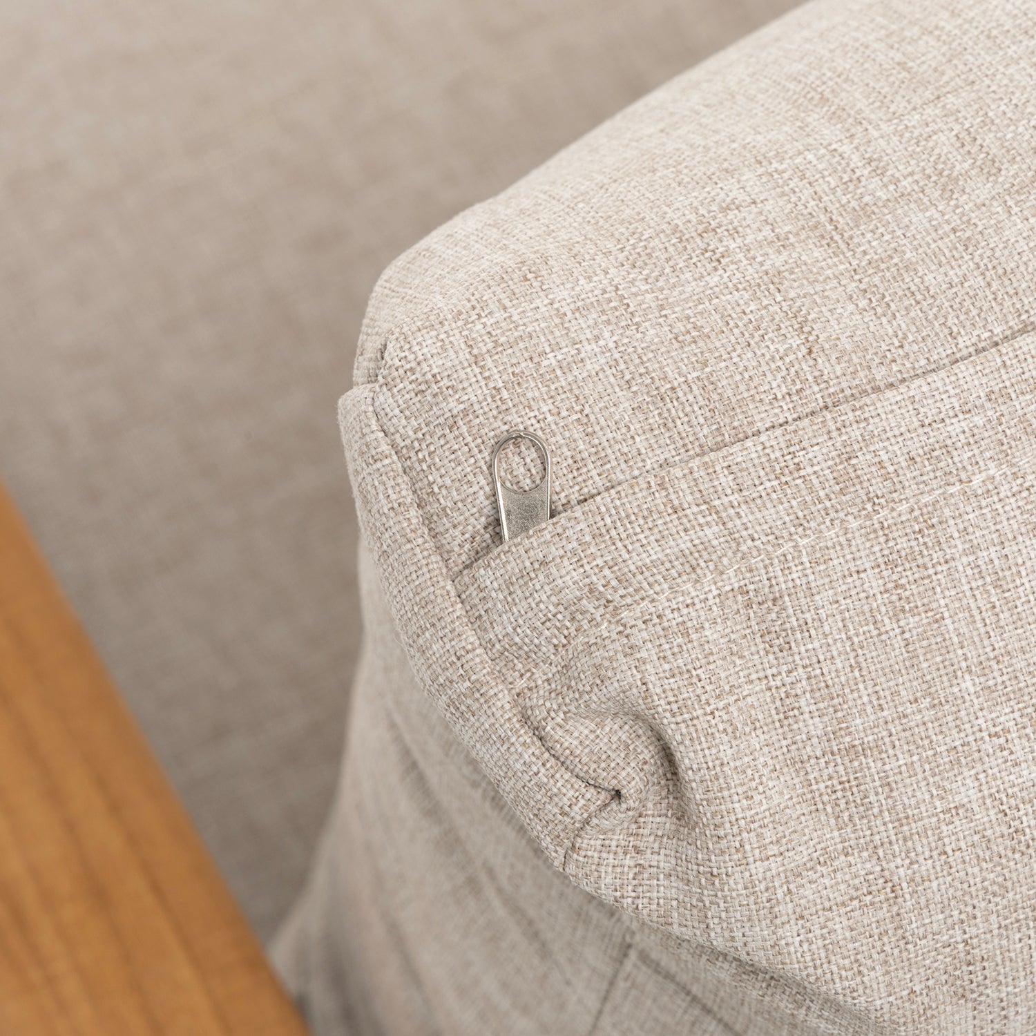 VESTIAMO CASA GIARDINO - Set da giardino 5 pezzi Struttura in Alluminio Tortora, braccioli in Legno di Teak e cuscini Beige