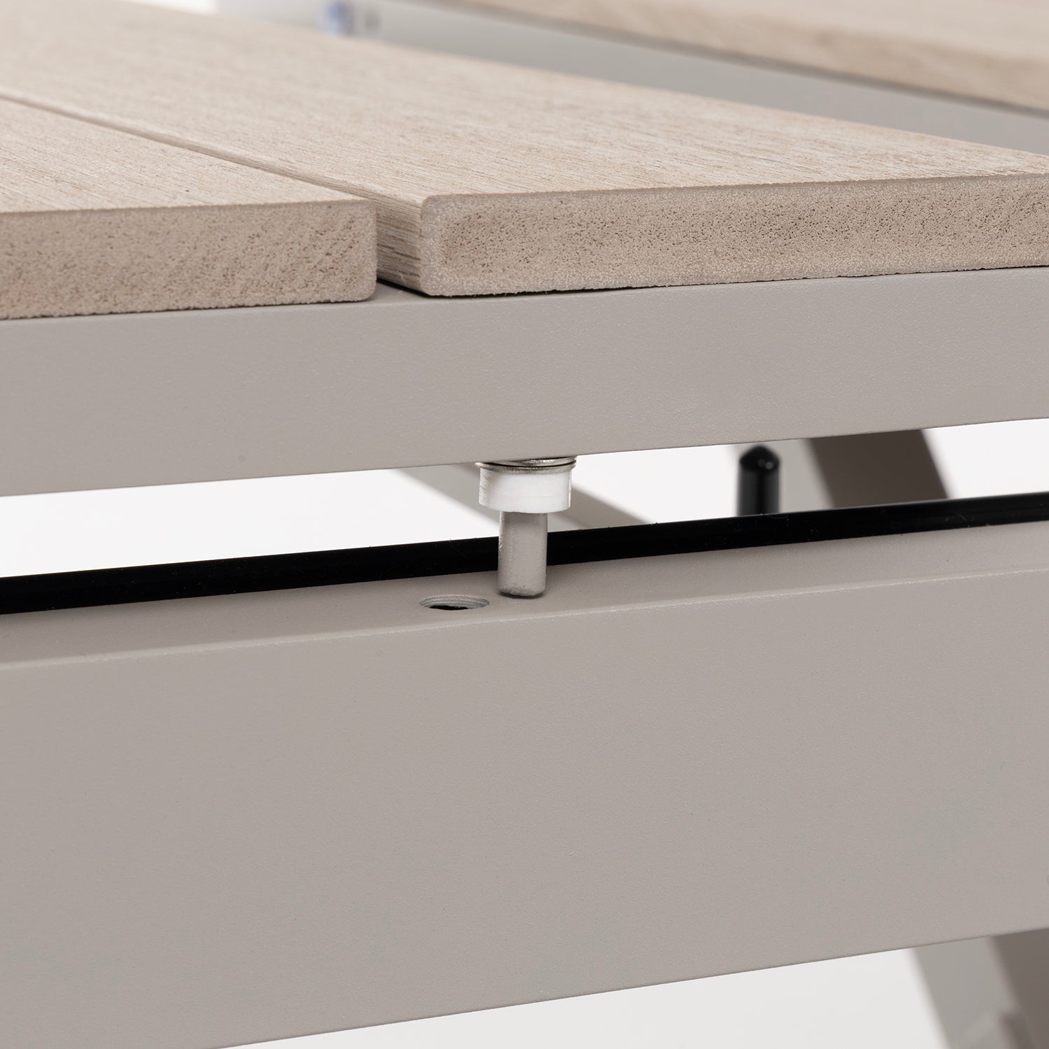 VESTIAMO CASA GIARDINO - Set da giardino 9 pezzi Tavolo Estensibile con 8 Sedie struttura in alluminio Grigio, Top in Legno Sintetico (HDPE) e cuscini inclusi