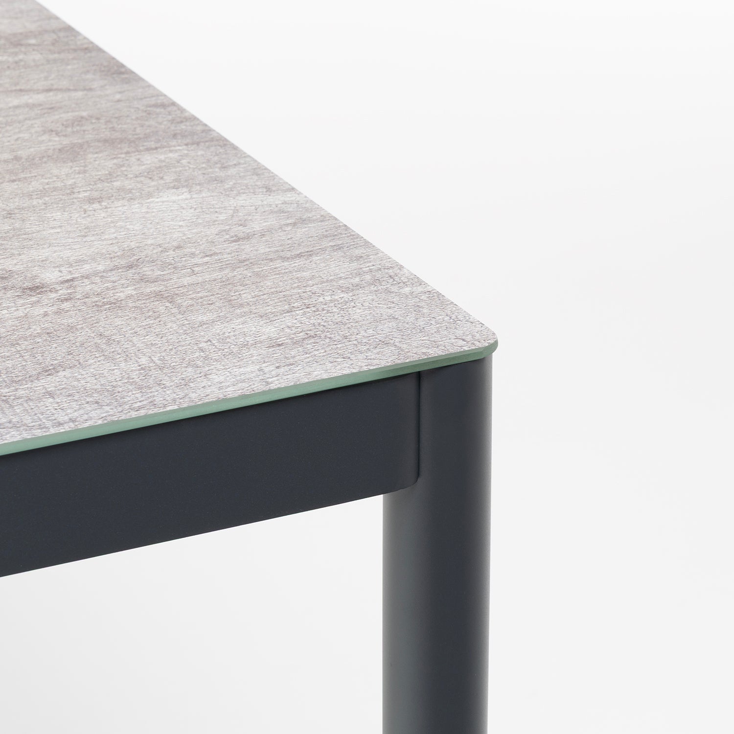 VESTIAMO CASA GIARDINO - Set da giardino 7 pezzi Tavolo con 6 Sedie Struttura in acciaio e alluminio, braccioli Effetto Legno e cuscini inclusi