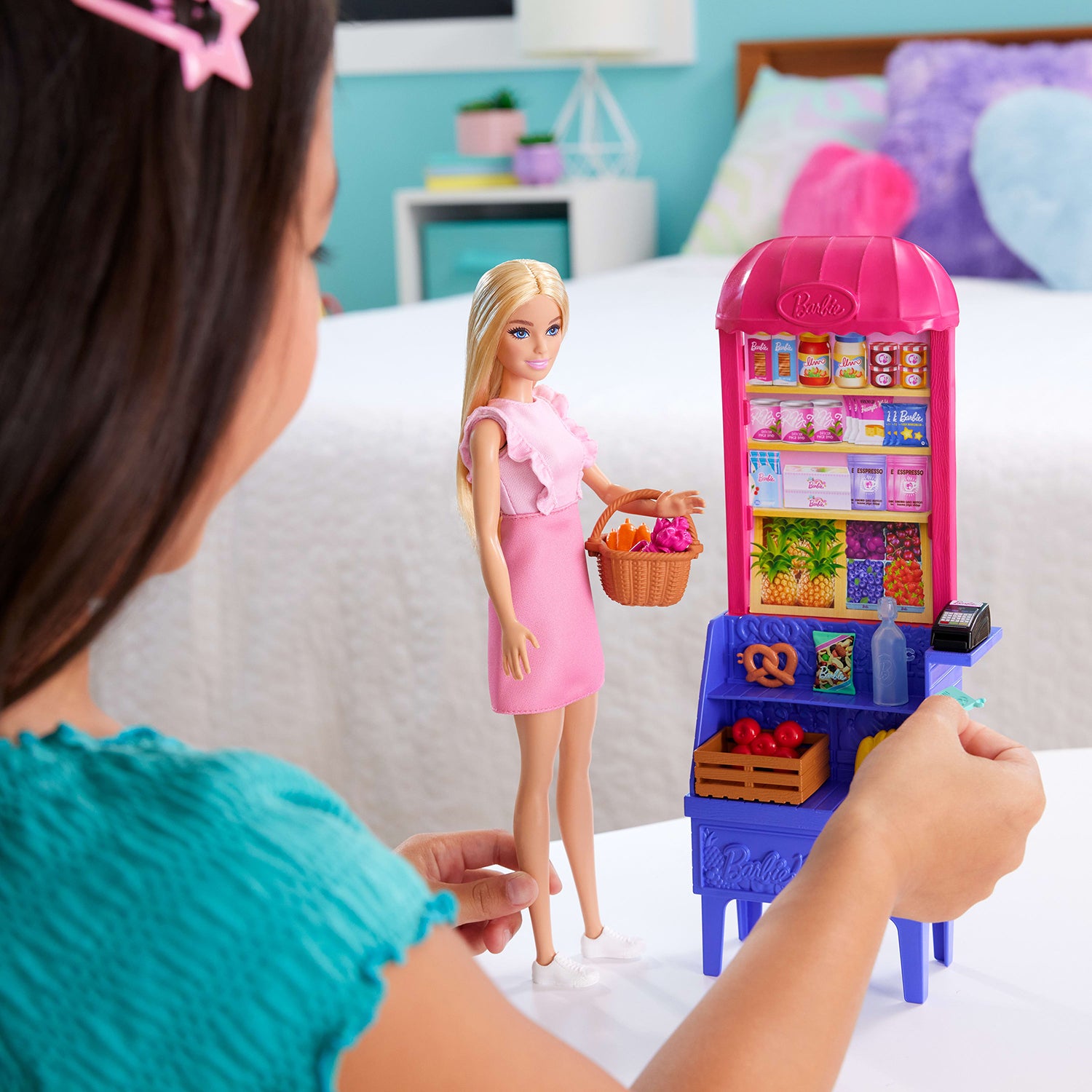 MATTEL - Barbie & Teresa Recipe for Friendship Malibu at the Market - Bambola Barbie con Bancarella Mercato e 11 Accessori