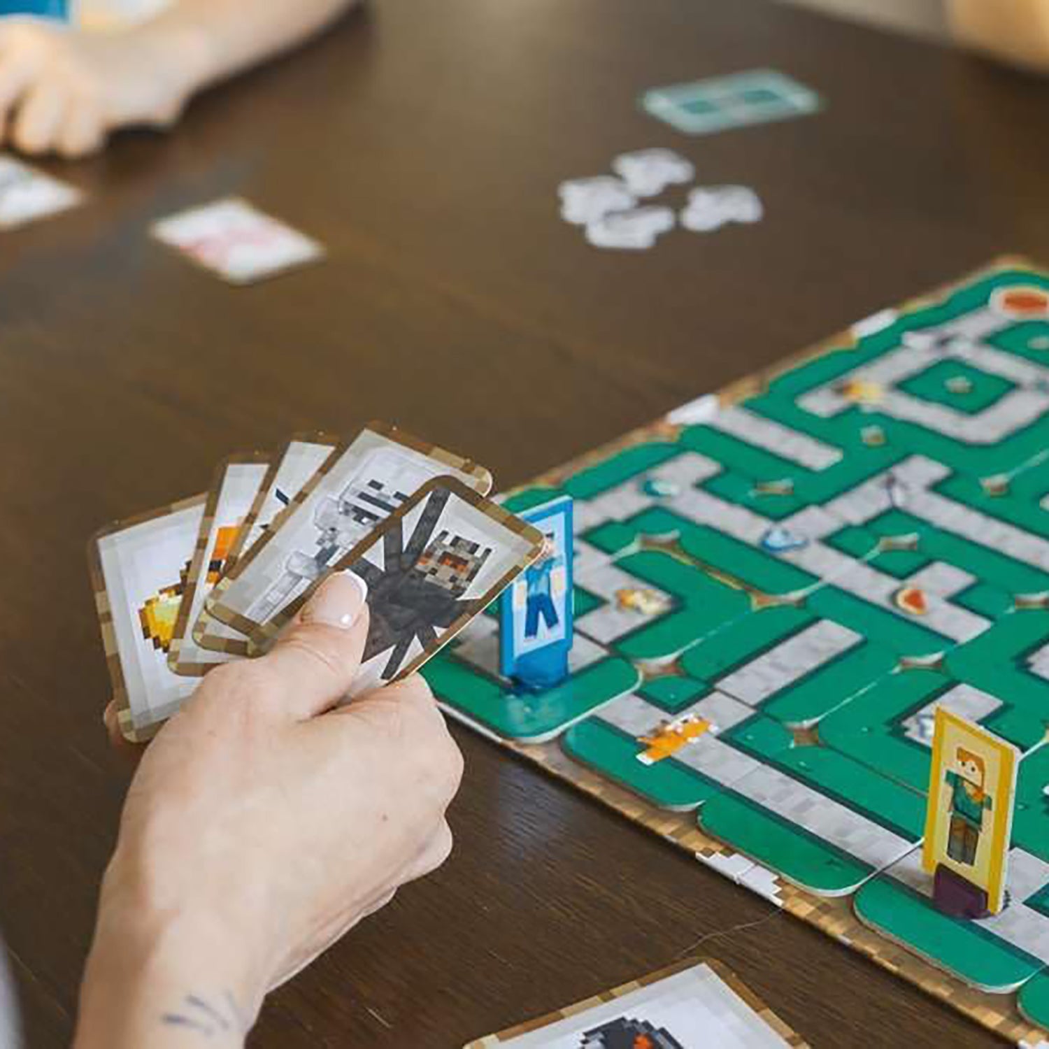 RAVENSBURGER - Labyrinth Minecraft e Pokémon Gioco da Tavolo Strategico 2-4 Giocatori, 7+ Anni