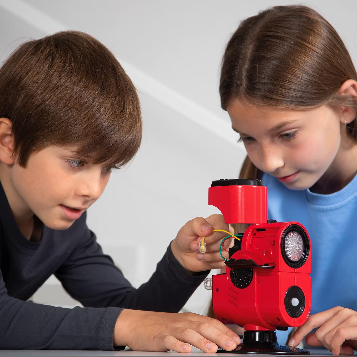 IMC TOYS - Play Fun Camera Escape Gioco di Strategia con Sensore di Movimento, Luce e Suoni 6+ Anni