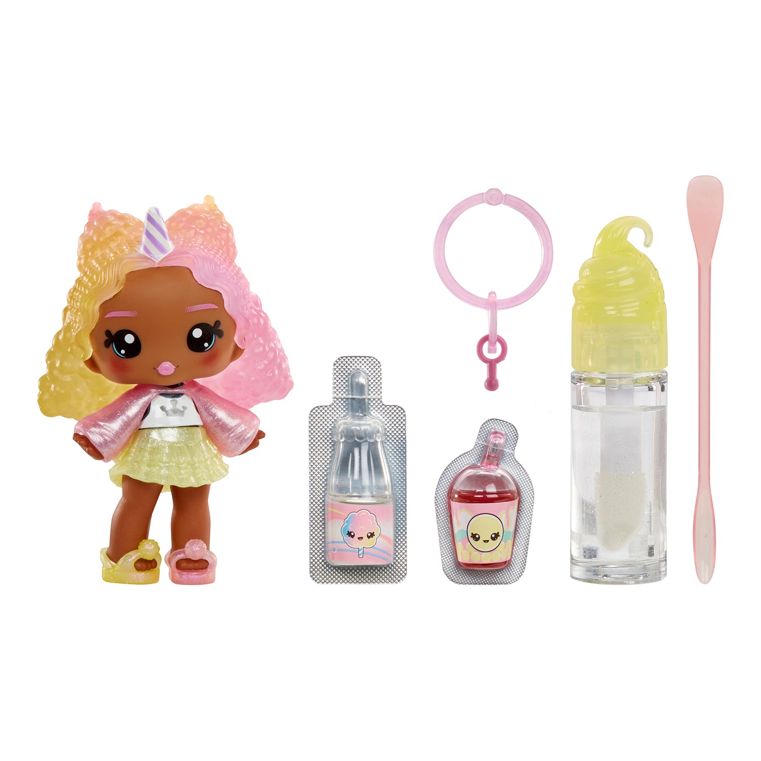 MGA ENTERTAINMENT - Yummiland Lip Gloss Doll Nia Candy Fluff Serie 2 con Kit Crea Lucidalabbra 4+ Anni