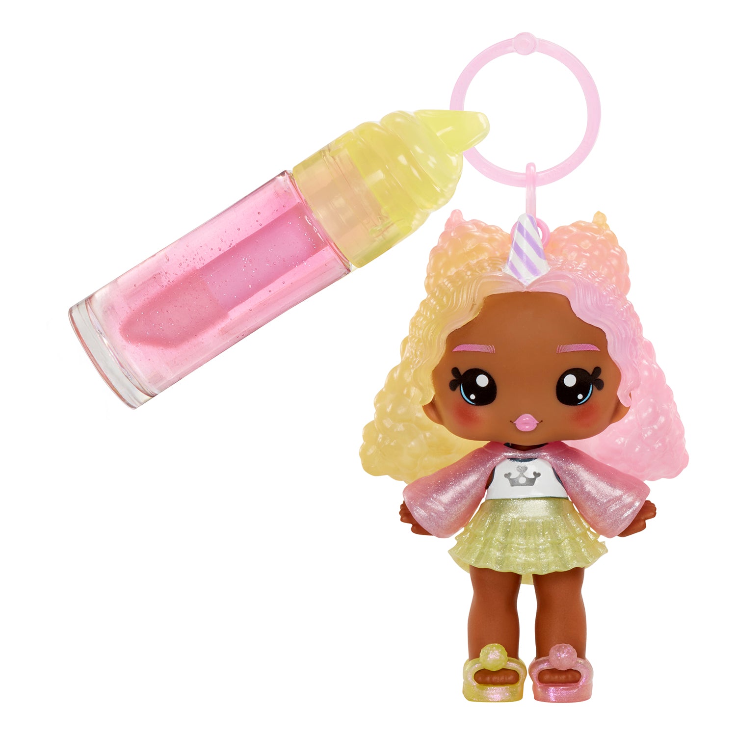 MGA ENTERTAINMENT - Yummiland Lip Gloss Doll Nia Candy Fluff Serie 2 con Kit Crea Lucidalabbra 4+ Anni