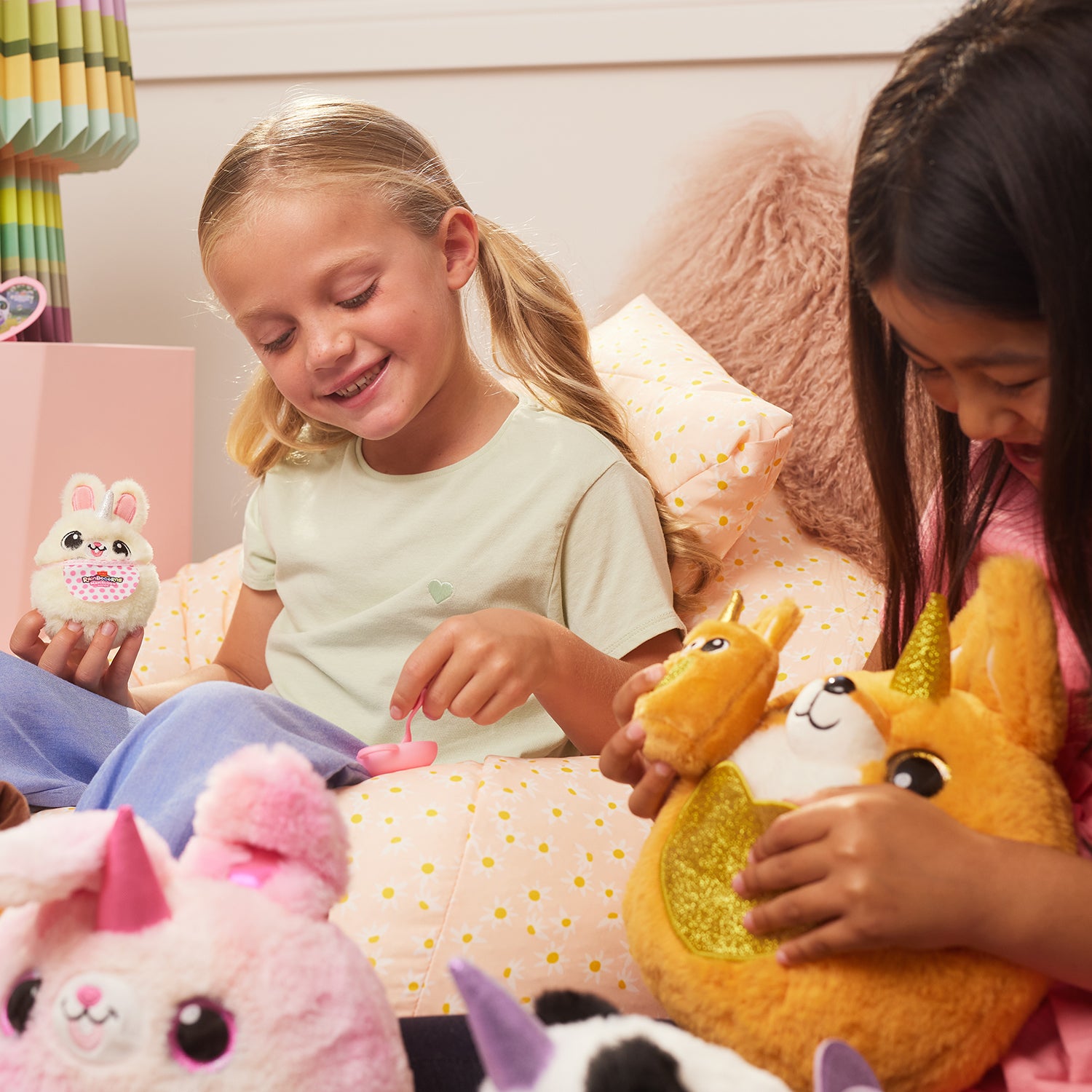 ZURU - Rainbocorns Mamacorn Surprise con Peluche e oltre 30 Sorprese 3+ Anni