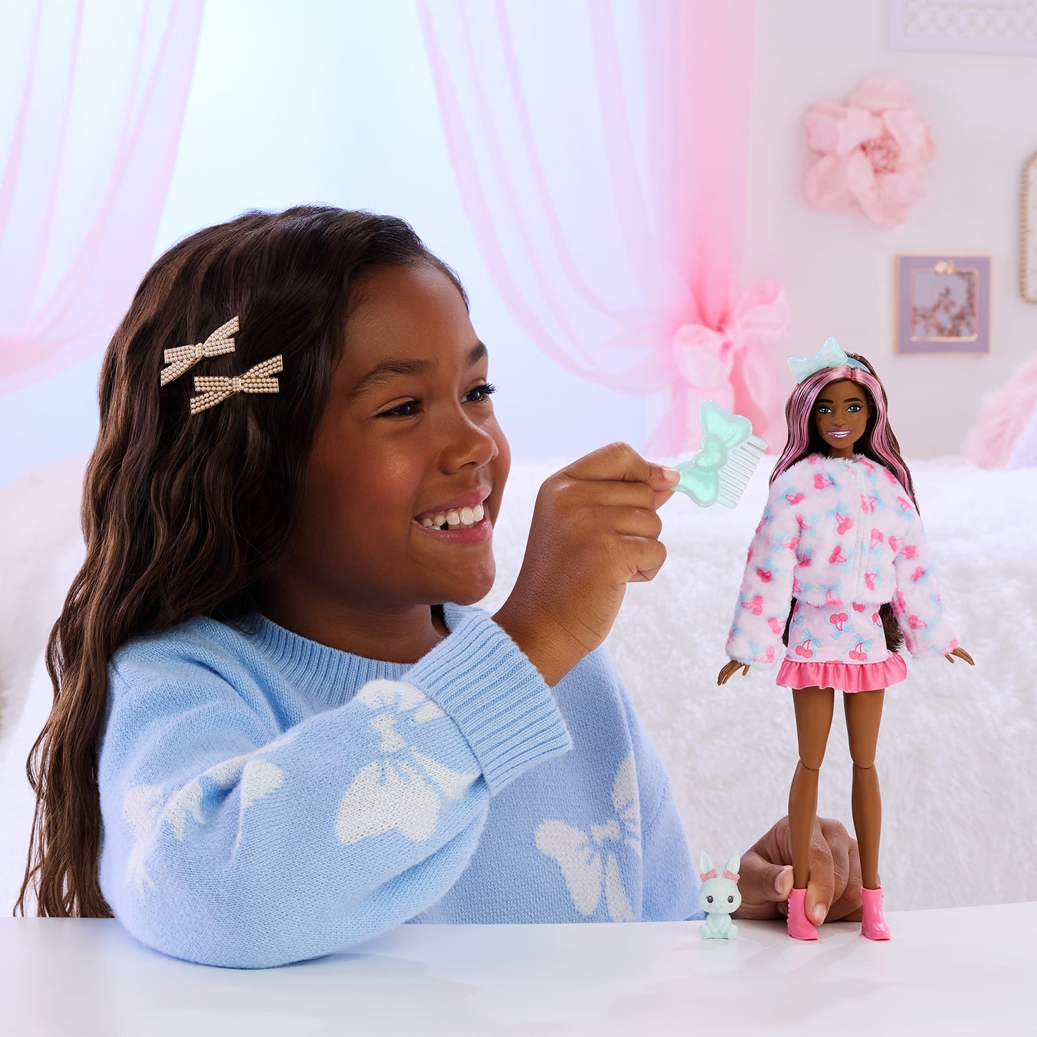 MATTEL - Barbie Cutie Reveal Serie Cuddly - Bambola con Costume e 10 Sorprese