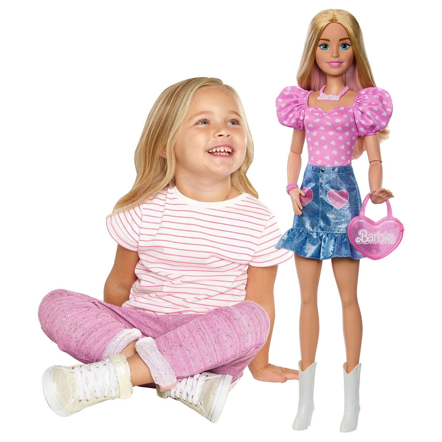 MATTEL - Barbie Grande Amica con Accessori h71 cm - Bambola Fashion con Abiti Rimovibili e Borsa Cuore