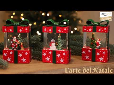 VESTIAMO CASA GRAN NATALE - Pacco Regalo Natalizio LED con Effetto Neve e Musica a Batterie h19 cm